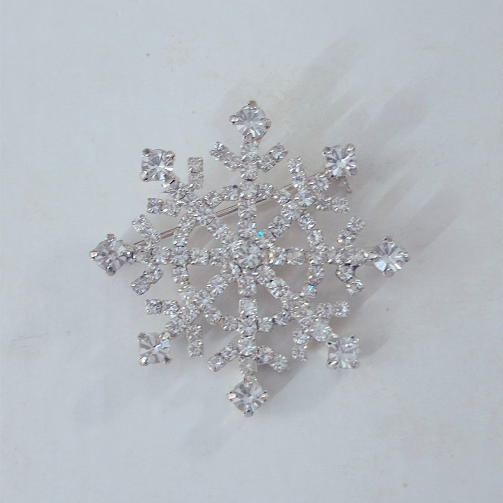 3/$10   Vintage Snowflake Brooch